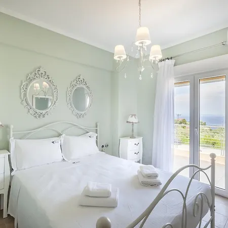 Deluxe Holiday home Afytos